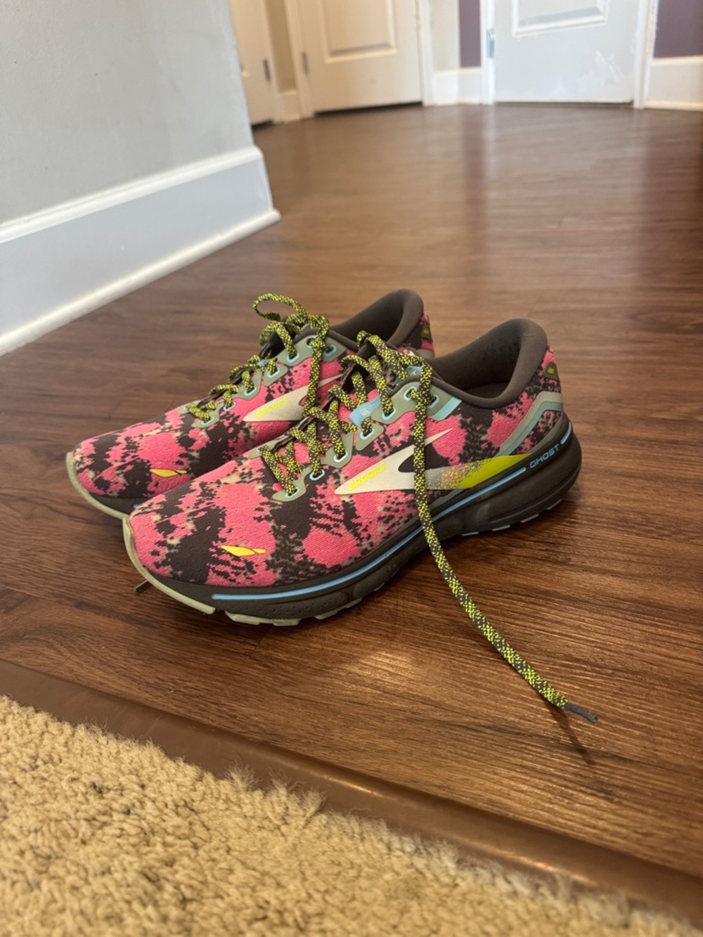 Brooks Women's Ghost 15 Running Shoes - Pink Camo with Yellow Accents - Picture 3 of 6